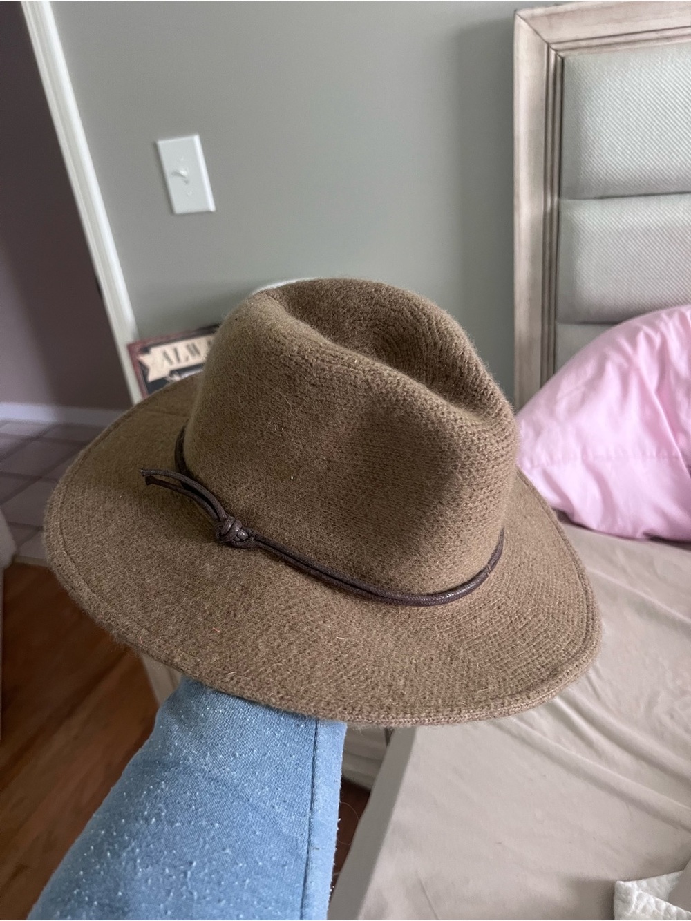 Universal thread women’s light Brown Wide-Brim chic hat